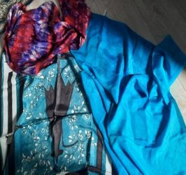Créations diverses d'écharpes en soie peintes à la main
